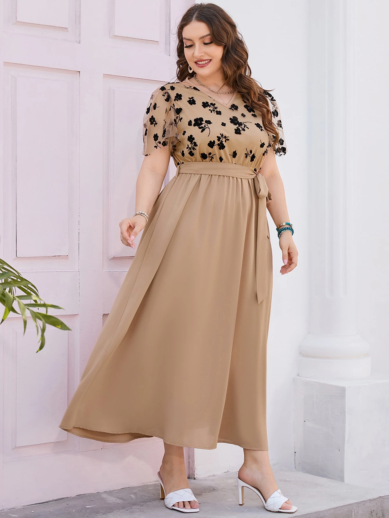 فستان من ماركة SHEIN - الصورة 5