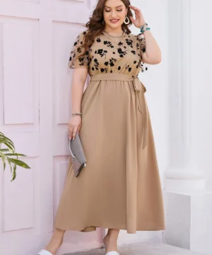 فستان من ماركة SHEIN