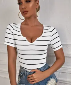 ⁦تيشيرت SHEIN⁩ - الصورة ⁦1⁩