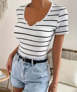 ⁦تيشيرت SHEIN⁩ - الصورة ⁦1⁩