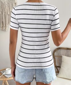 ⁦تيشيرت SHEIN⁩ - الصورة ⁦3⁩