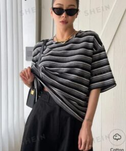 ⁦تيشيرت SHEIN⁩ - الصورة ⁦1⁩