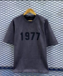 ⁦تيشيرت SHEIN⁩ - الصورة ⁦1⁩