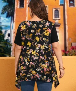 ⁦تيشيرت SHEIN⁩ - الصورة ⁦3⁩